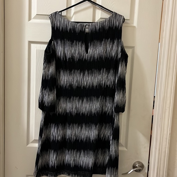 Sandra Darren design mini dress. - Picture 2 of 4